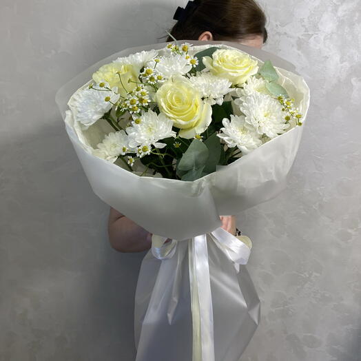 Букет с белыми розами