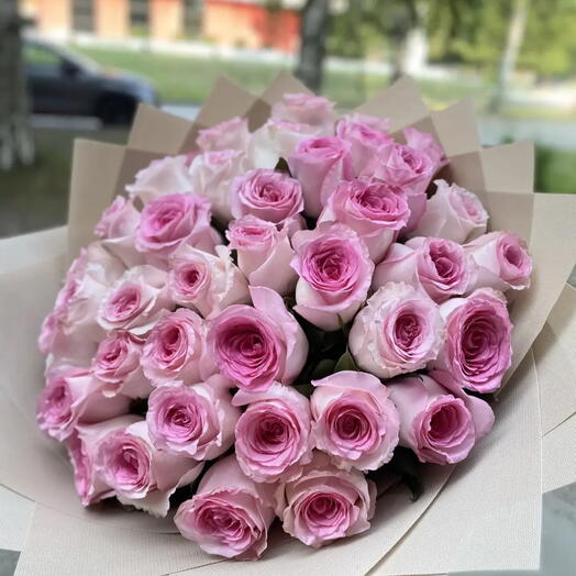 39 пионовидных роз