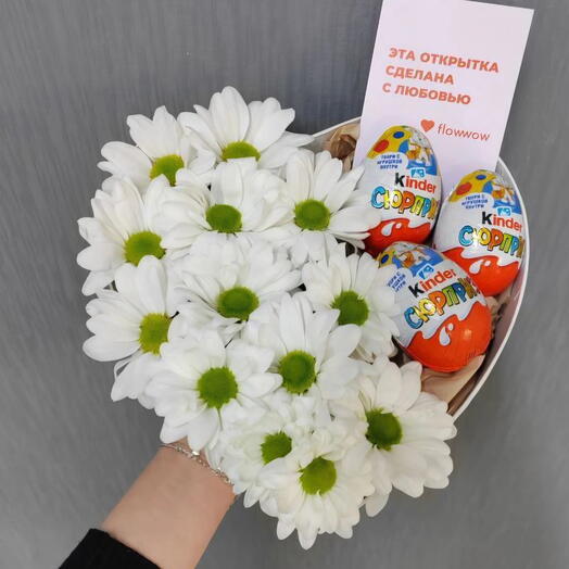 Коробка комплимен в виде сердца с ромашками и Кендер сюрприз