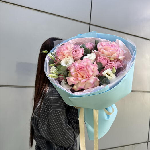 Пышный букет «Облако и нежность 🎀💙»из французских роз, эустом и кустовых пионовидных роз Джульетта🌸🎀