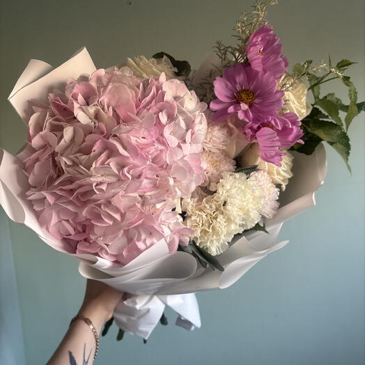 Букет из гортензии/диантуса/белых роз💕
