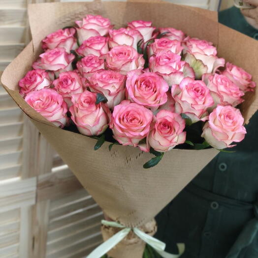 Букет 💐 «Джумилия» из 25 высоких розовых роз