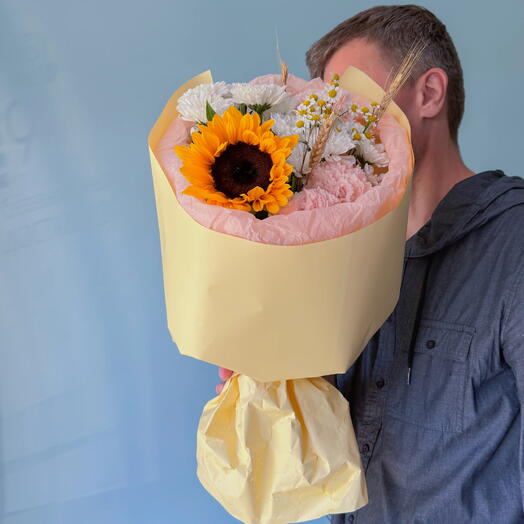 Букет из подсолнуха, гвоздик и хризантем «Солнечный этюд» 🌻 41495