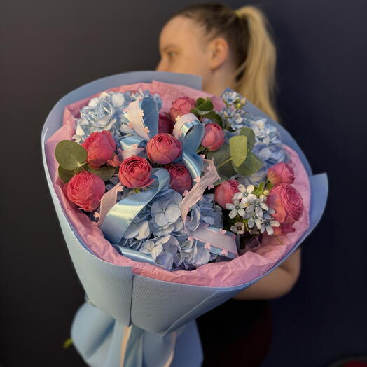 Букет «Дофаминовый дуэт💗» с пионовидной розой, гортензией и эвкалиптом