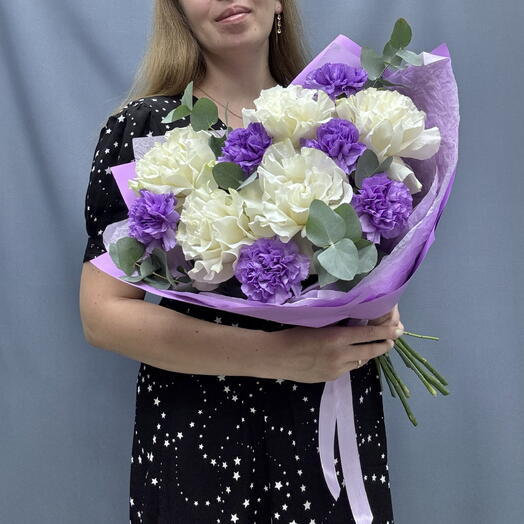 Белые французские розы с лунными диантусами