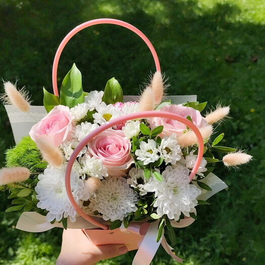 Композиция цветочная из розы, хризантемы,лагуруса