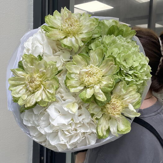 Green bouquet with Veggie roses