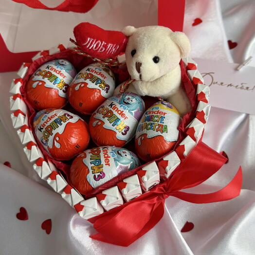 Подарочный набор Сердце из Kinder chocolate и Kinder surprise, подарок любимой девушке