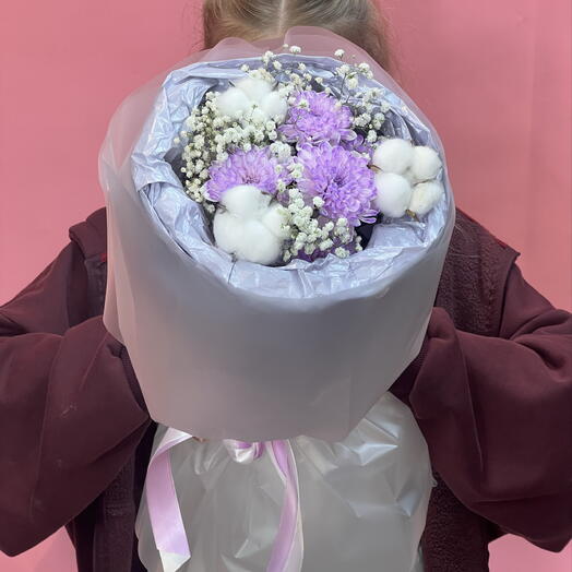 Комплимент с кустовой хризантемой и пушистой гипсофилой 💜