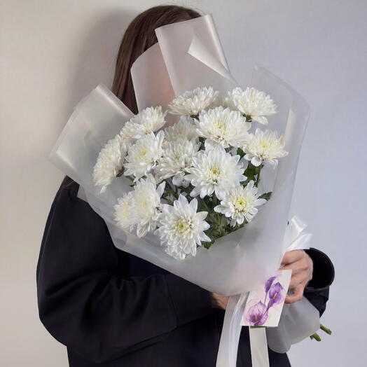 Букет-комплимент из белых кустовых хризантем (3 ветки) от XOFLOWERS