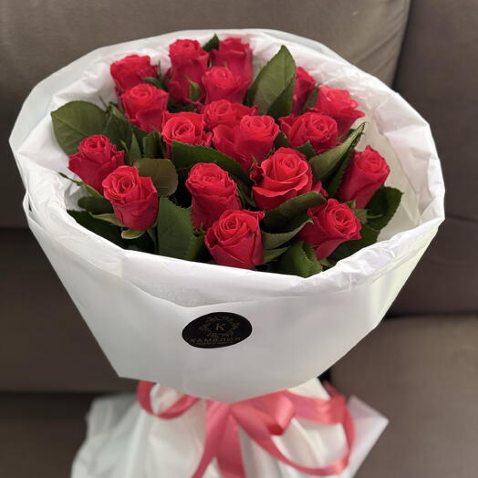 Букет из 15 малиновых роз 🌹