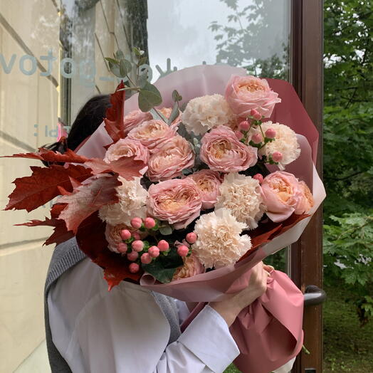 Осенний букет с пионовидной розой