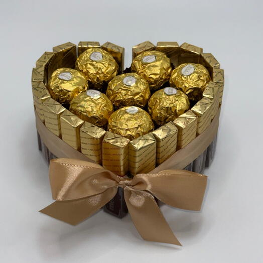 Сладкий подарочный набор конфет сердце Ferrero и Merci