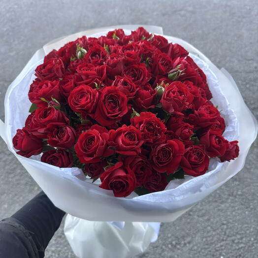Букет из 19 кустовых роз Ред Баблз