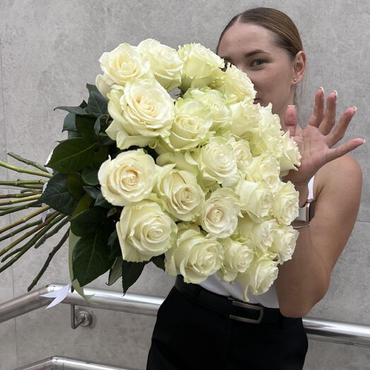 Моно букет из белых роз