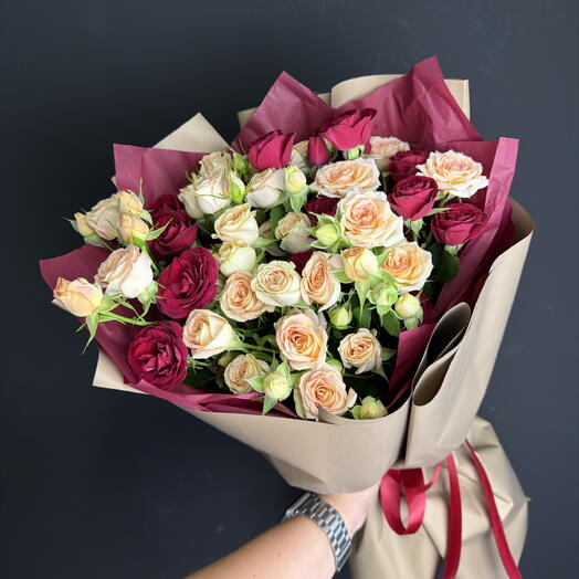 Микс из 9 кустовых роз