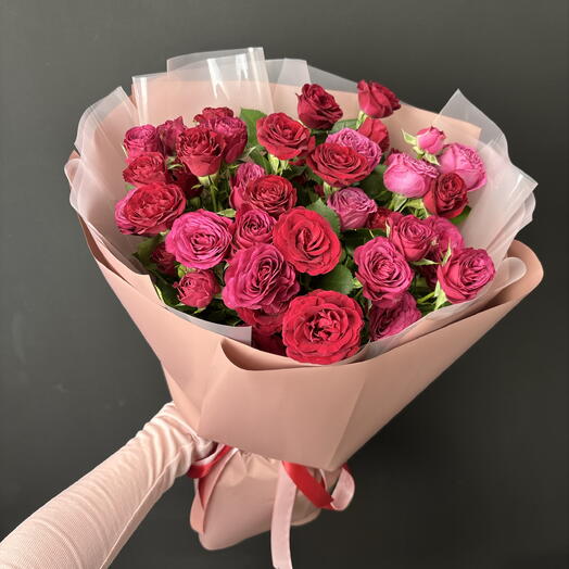 Яркий микс из 9 кустовых роз