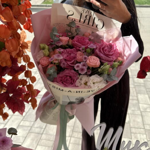 Букет с кустовыми розами и эвкалиптом 💕
