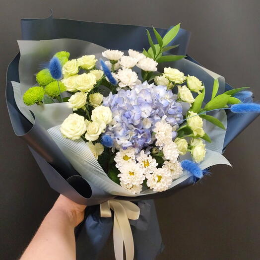 Букет из розы, хризантемы, сантини, лагуруса, гортензии
