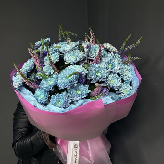 💙 Букет «Небесная линия»: голубая кустовая хризантема + вероника колосистая