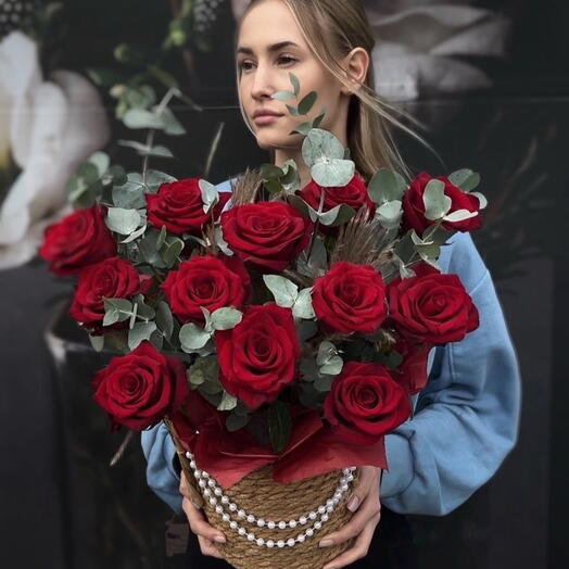 Wow️ корзина с розами и эвкалиптом