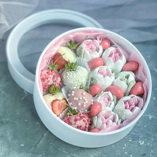 Клубника в шоколаде и зефир в коробке