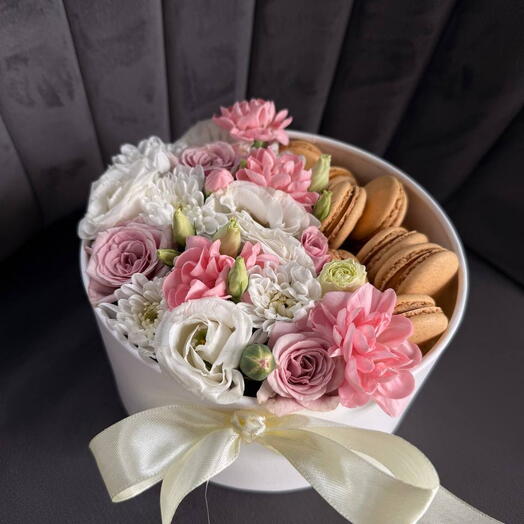 Creamy pasta with flowers