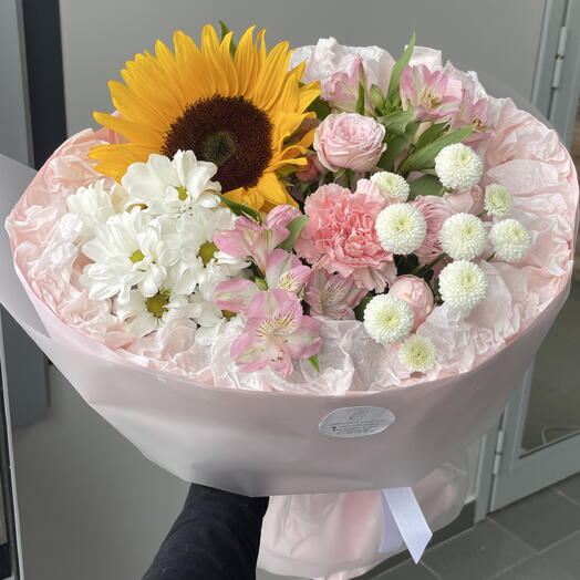 Букет с подсолнухом с ньютоном