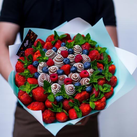 Bouquet of strawberries in chocolate " Gerel"