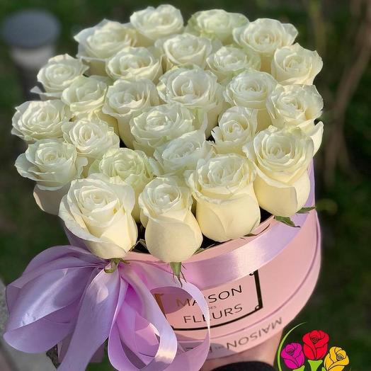 Коробка из 25 белых роз