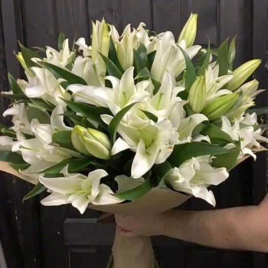 Bouquet of 19 white lilies