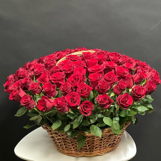 Cesta de rosas ecuatorianas 101