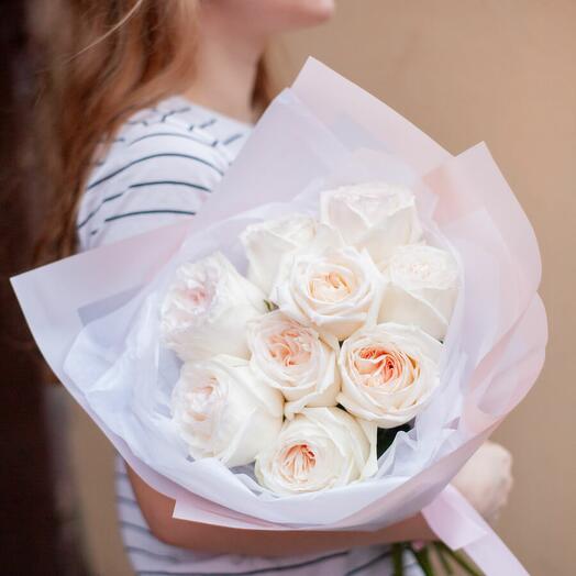 Bouquet of 9 peony-shaped roses White Ohara