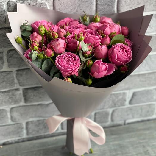 Ramo de rosas de arbusto de peonía