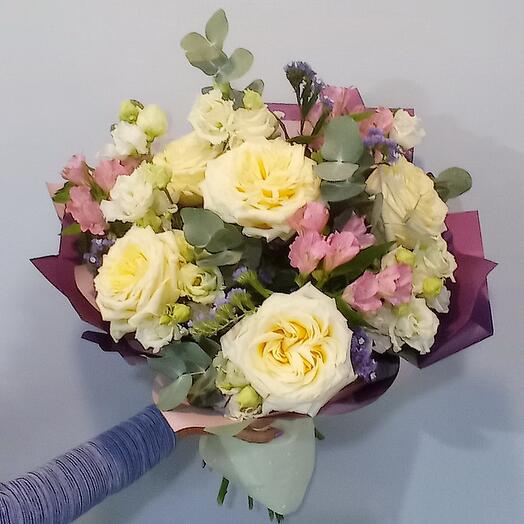 Peony-shaped roses and eustoma