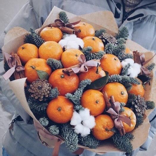 Букет новогодний с мандаринами и корицей