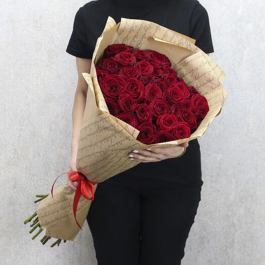 35 red Naomi roses 80 cm in kraft paper