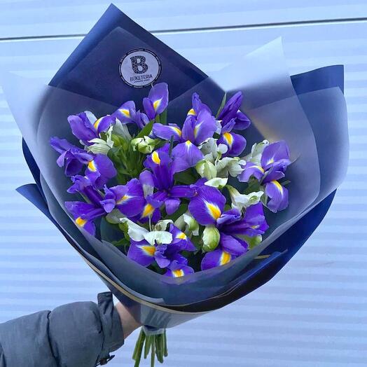 Букет с ирисами
