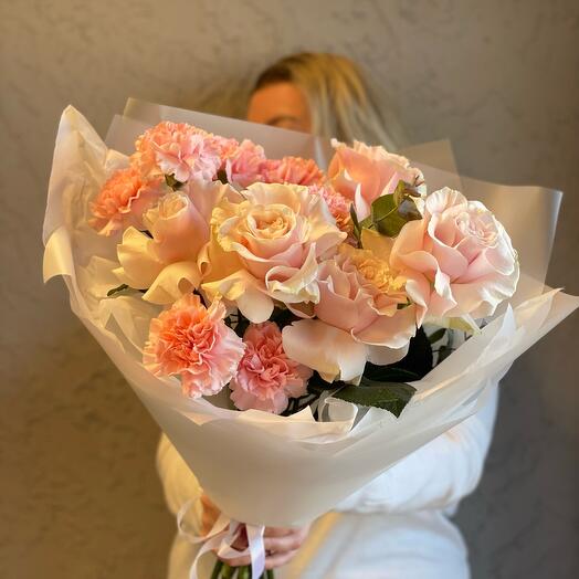 Duo-bouquet with soft pink roses and dianthus