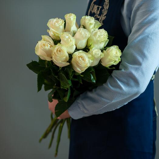 Rosas blancas Ecuador bajo la cinta