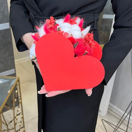 Caja de madera corazón con flores secas 007