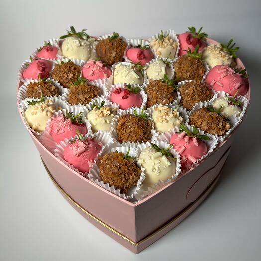 Клубника в шоколаде в сердце