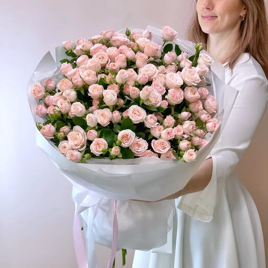 A large bouquet of bushy pink roses. Flow 123
