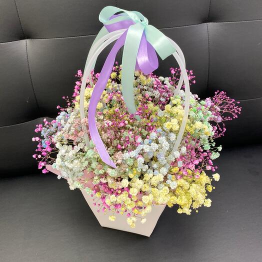 Цветы в коробке гипсофила радужная