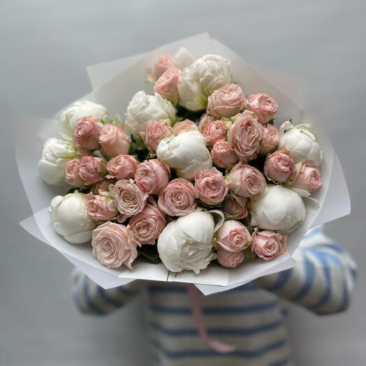 Bouquet of white peonies and peony roses