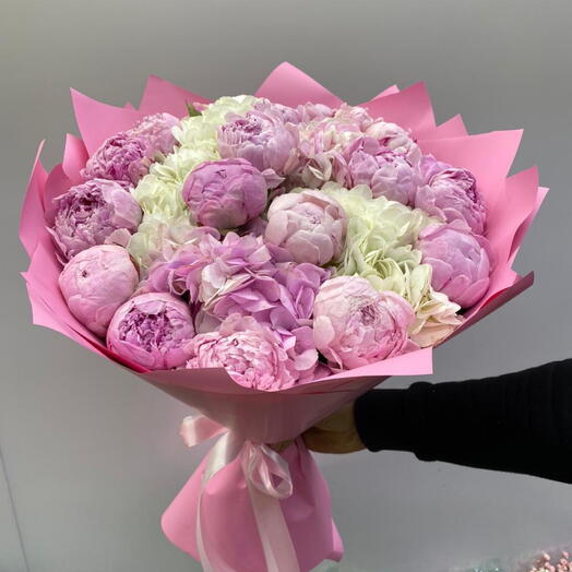 Bouquet of pink peonies and white hydrangeas
