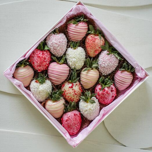 Клубника в шоколаде «Сладкий день» 16 шт