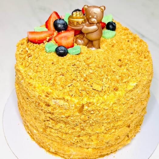 Медовик с клубникой