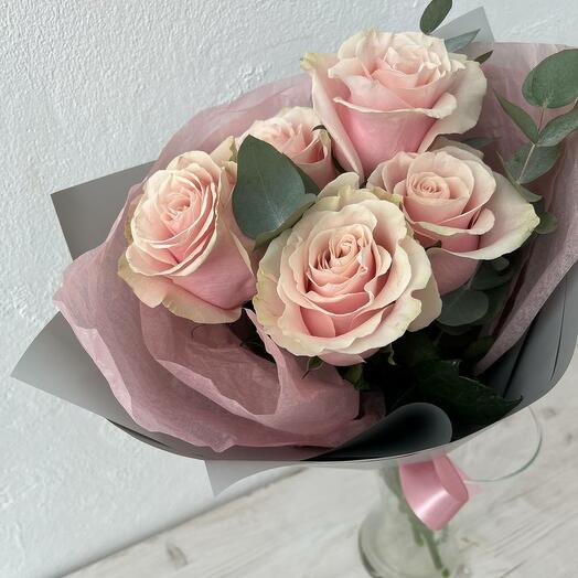 Bouquet of pink roses Ecuador with eucalyptus 5 pieces