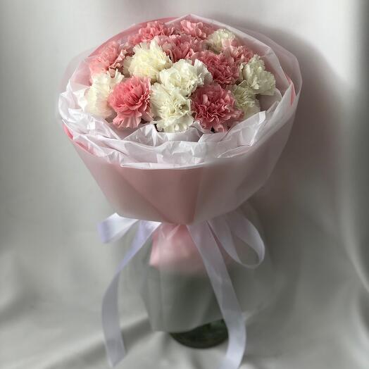 15 нежных гвоздик микс